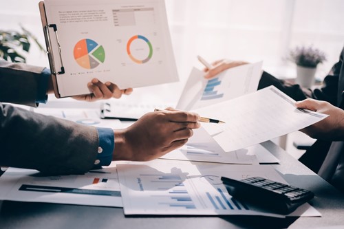 Recht op alle voordelen uit aandelen is aanmerkelijk belang Recht op alle voordelen uit aandelen is aanmerkelijk belang