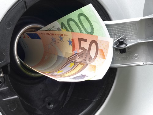 Vanaf 2027 extra belasting op fossiele brandstofauto van de zaak Vanaf 2027 extra belasting op fossiele brandstofauto van de zaak